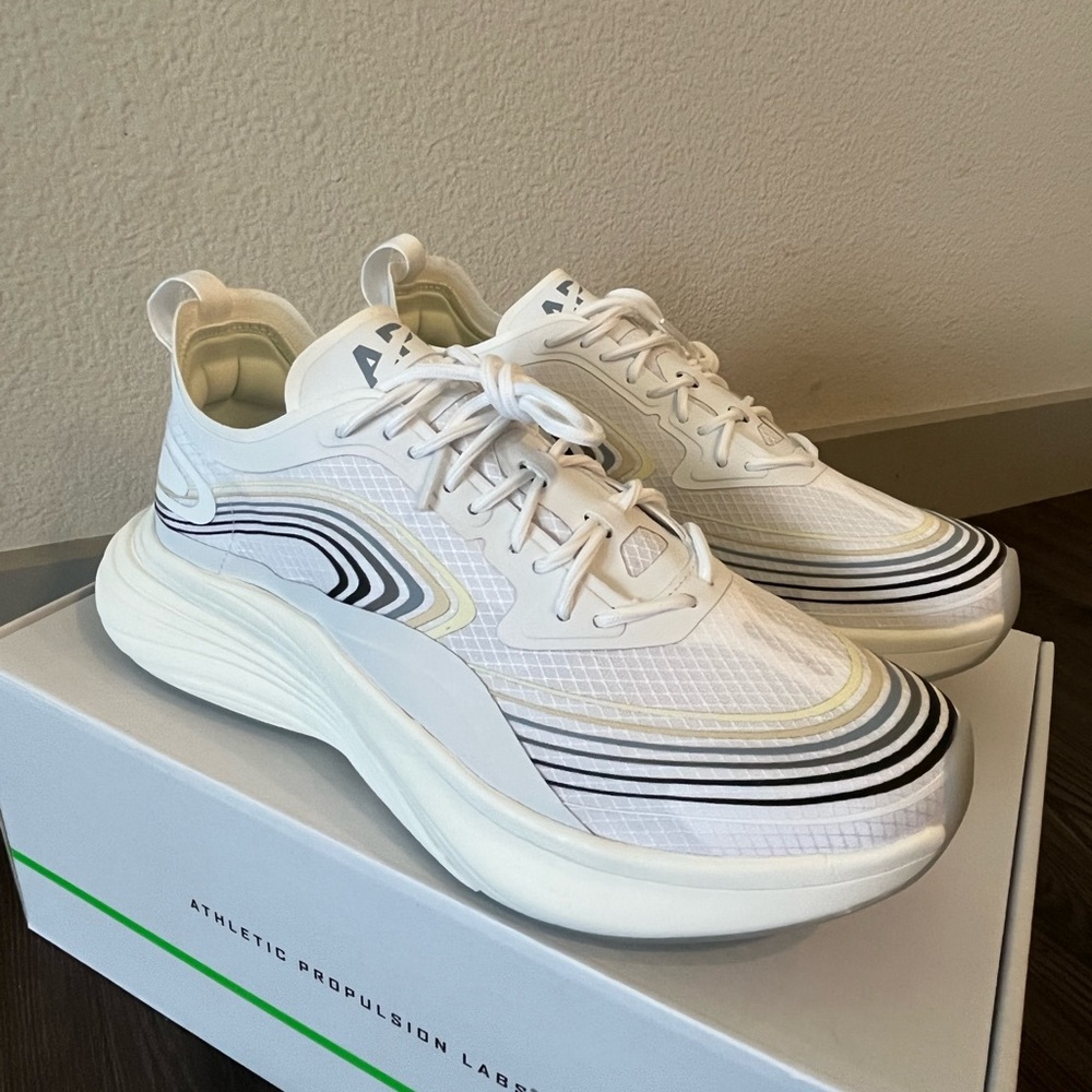 NWT APL Streamline Sneakers Size 8.5. (Never worn)